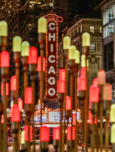 Neon Glow of Night Shot of Chicago Theatre Sign van Lev Kaytsner, Fotografie te koop op Singulart