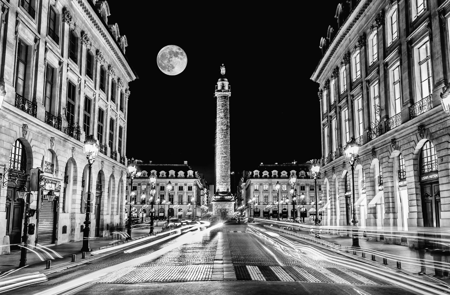 Paris, Place Vendome in Black and White At Night Lev Kaytsner Druck zu verkaufen