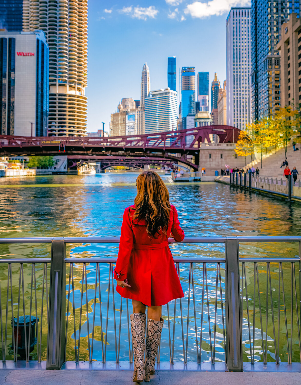 The beauty of Chicago Riverwalk during spring day Lev Kaytsner Fotografie zu verkaufen