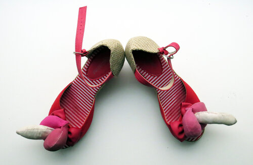 Flys Shoes von Alexandra Holownia, Textil kaufen auf Singulart