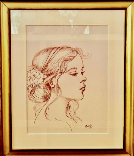 Junges Mädchen „Stella“, mit Rötelstift gezeichnet und eingerahmt in einem hochwertigen Bilderrahmen mit Passepartout. van Tatjana Grace, Tekening te koop op Singulart