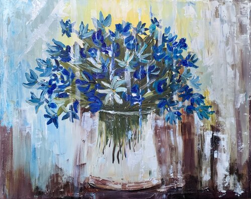 Blue scilla flowers in glass with a palette knife von Fatima Erkenova, Malerei kaufen auf Singulart