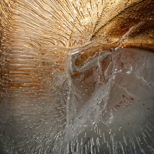 Beech Leaf in Ice Cube von Marius Grose, Fotografie kaufen auf Singulart