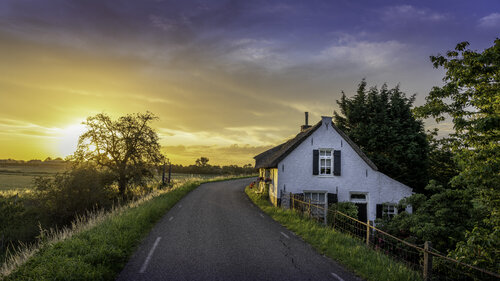 House at the Dike von Rene Siebring, Fotografie kaufen auf Singulart