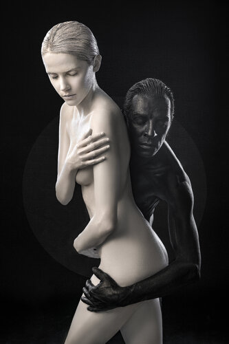 Ecstatic Dance of Duality 4 di Claudiu Guraliuc, Fotografia in vendita su Singulart