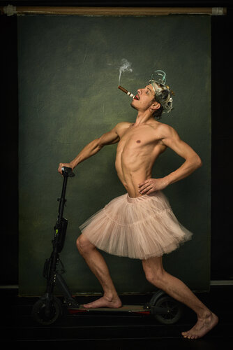 The Aristocrat of Absurdity van Claudiu Guraliuc, Fotografie te koop op Singulart