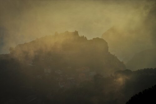 Eze, l'Or de la méditerranée par Franck Brizzi, Photographie en vente sur Singulart