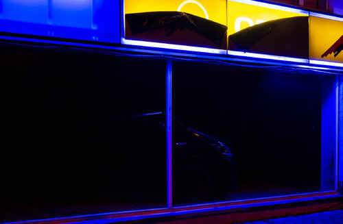 Window on Reflection 18/2972 by Mark De Roeck, 写真 for Sale on Singulart