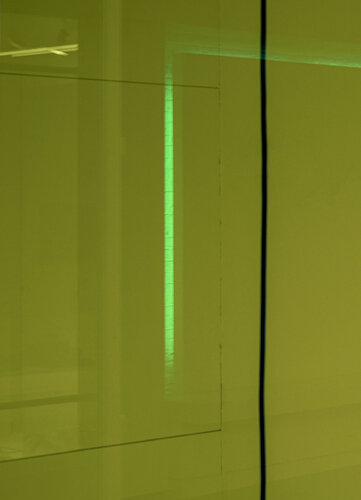 Window on Reflection 09/3558 by Mark De Roeck, 写真 for Sale on Singulart