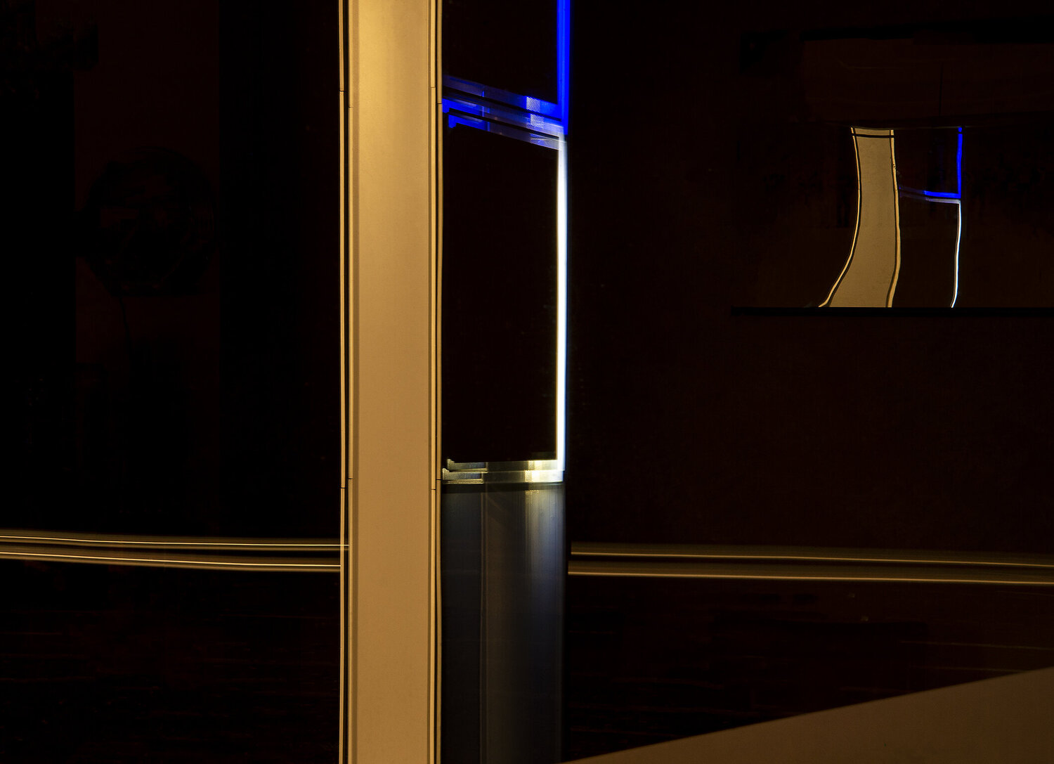 Window on Reflection 03/2982 Mark De Roeck