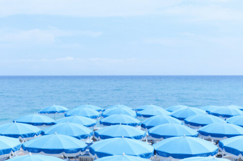 Plage Parasols Bleus Laurie Victor Kay
