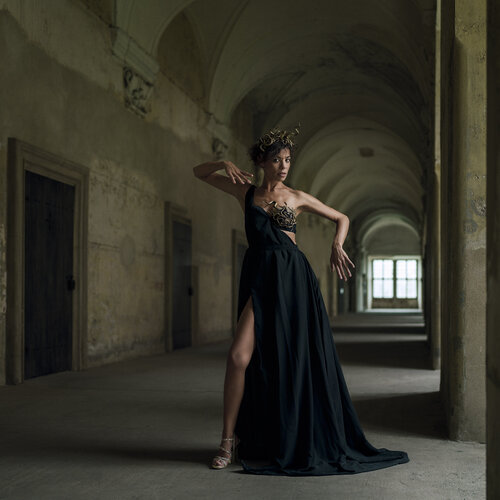 The Serpent Queen von Alex Tsarfin, Fotografie kaufen auf Singulart