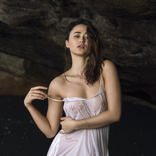 Cave of Gentle Grace von Alex Tsarfin, Fotografie kaufen auf Singulart