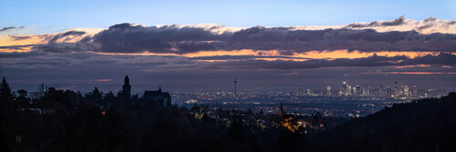 Der Kronberger Malerblick kurz vor Sonnenaufgang III / La vue du peintre "Kronberger Malerblick" avant le lever du soleil III /   The Kronberg painter's view shortly before sunrise III by Peter Schulte/ Vornberg, Photography for Sale on Singulart