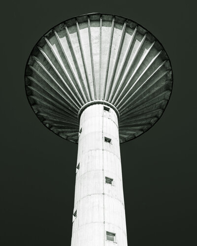 Water tower in Wrocław, Poland von Misty Ridge Studio, Fotografie kaufen auf Singulart