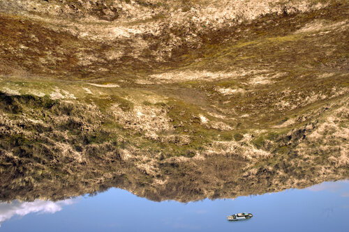 Paysages lointains (grand yacht mais petit bateau) N°1 by Nicolas Lespagnol, 사진 for Sale on Singulart