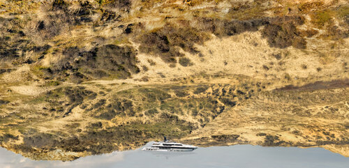 Paysages lointains (grand yacht mais petit bateau) N°4 by Nicolas Lespagnol, 사진 for Sale on Singulart