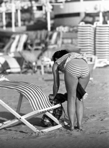 Stripe. Tel Aviv Israel 2005 © Motty Levy von Motty Levy, Fotografie kaufen auf Singulart