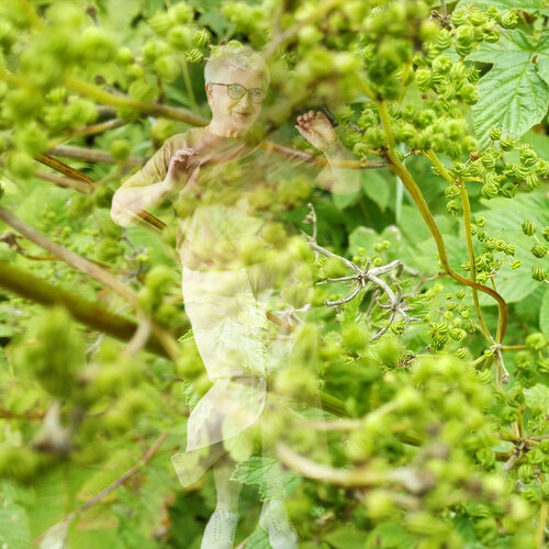 Empreinte Florale – Portrait de grand-mère van Eric Koninckx, Fotografie te koop op Singulart
