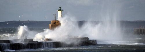 Le phare dans la tempête ( BOULOGNE SUR MER HAUT DE FRANCE 62 ) von Laura Gressier, Fotografie kaufen auf Singulart