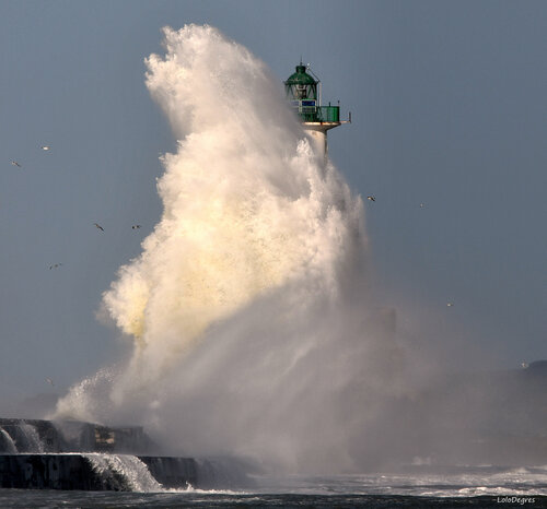 Tempête sur le phare ( BOULOGNE SUR MER 62 HAUT DE FRANCE ) Laura Gressier