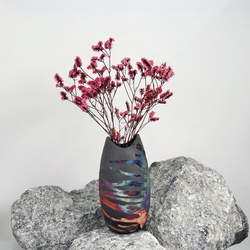 Koi 6.3" raku fired ceramic art vase - each piece one of a kind van Adil Ghani, Beeldhouwwerk te koop op Singulart