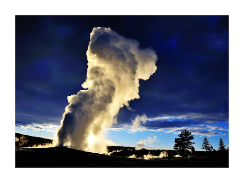GEYSER OLD FAITHFUL YELLOWSTONE NATIONAL PARK ( WYOMING, USA ) von Alain Ernoult, Fotografie kaufen auf Singulart