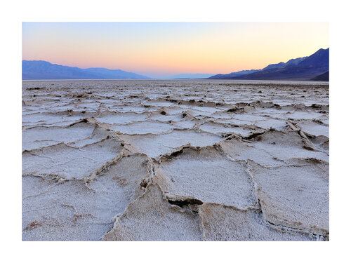 BADWATER BASIN, PARC NATIONAL DE LA VALLEE DE LA MORT ( CALIFORNIE, USA ) de Alain Ernoult, Fotografía a la venta en Singulart
