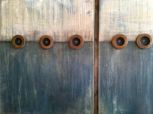 Two Sides of Blue with Spinning Wheels di Birgit Kunkel-Weis, Pittura in vendita su Singulart