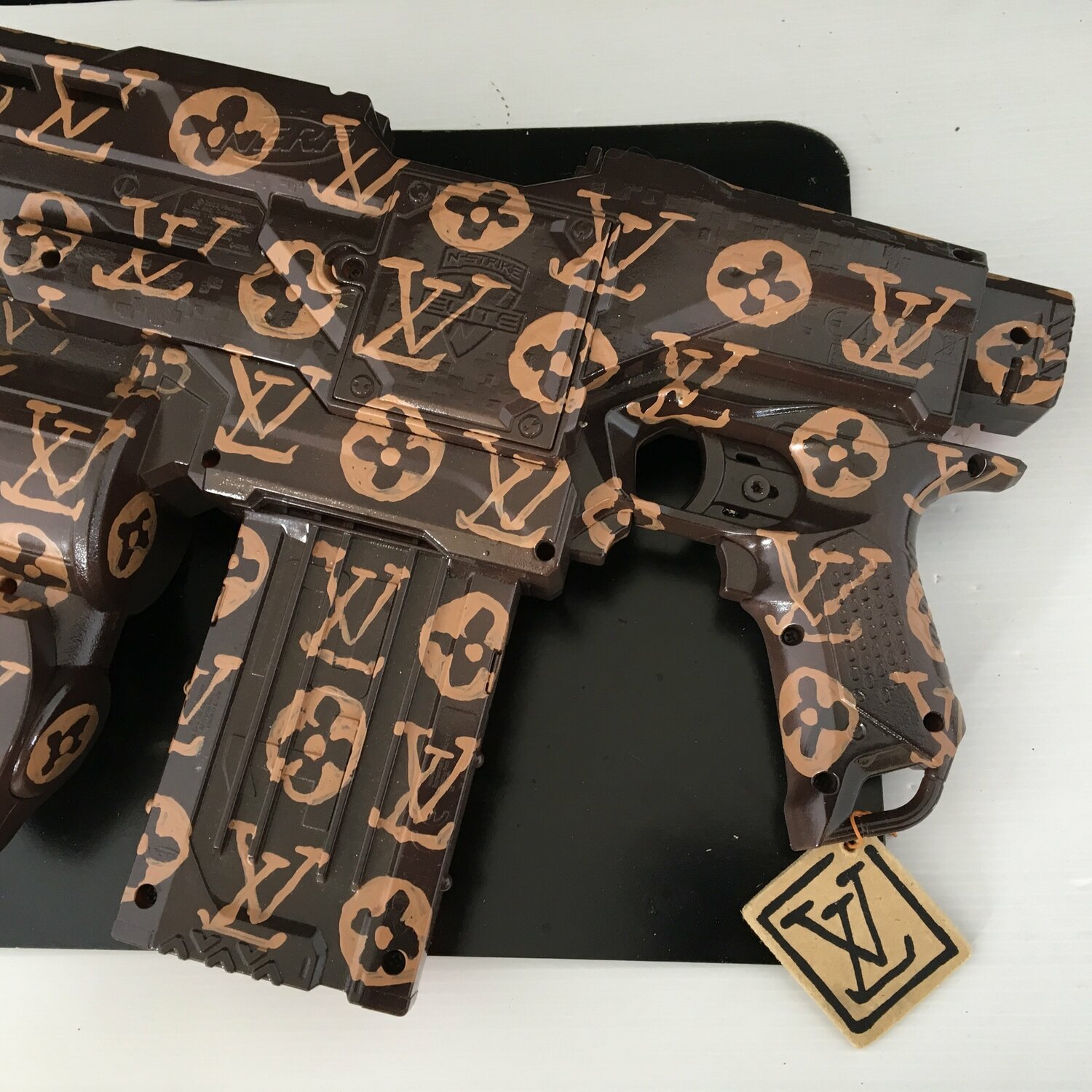Vuitton Blaster de Norman Gekko (2020): Escultura Acrílico