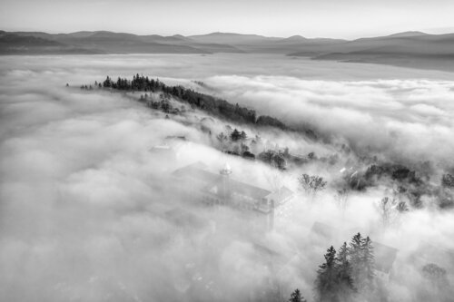 Under the Blanket by Tomáš Neuwirth, 사진 for Sale on Singulart