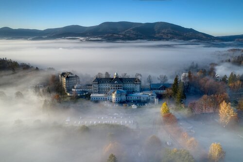 Castle in the Clouds #2 von Tomáš Neuwirth, Fotografie kaufen auf Singulart