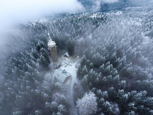 Foggy Tower von Tomáš Neuwirth, Fotografie kaufen auf Singulart