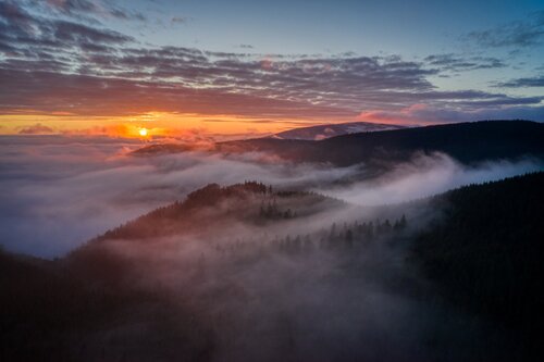 Good Night Mountains von Tomáš Neuwirth, Fotografie kaufen auf Singulart