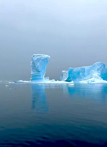Blue Iceberg di Anne-Sophie A Bettembourg, Digitale in vendita su Singulart