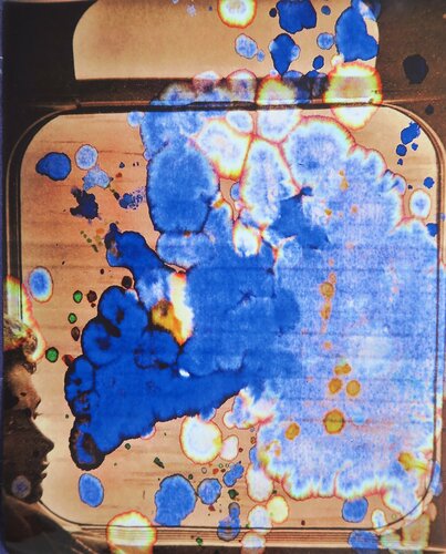Blue bubble 2 by Anne-Sophie A Bettembourg, Photography for Sale on Singulart