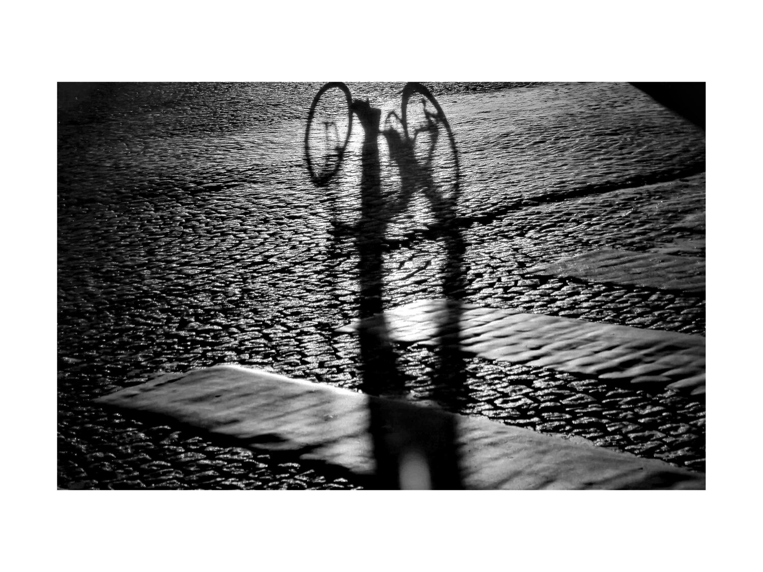 Les ombres dansent sur Paris Anne-Sophie A Bettembourg Fotografie zu verkaufen