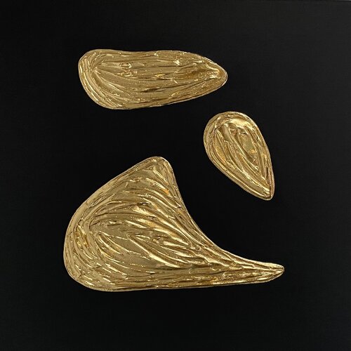 3D Happy Day - gold leaf, textured minimalistic abstraction de Nataliia Krykun, Pintura a la venta en Singulart