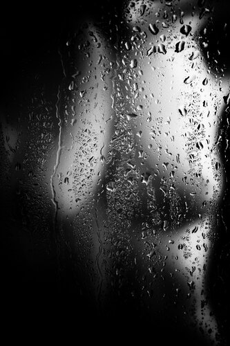 in the shower#5 von Igor Vitomirov, Fotografie kaufen auf Singulart