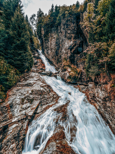 waterfall par Igor Vitomirov, Photographie en vente sur Singulart
