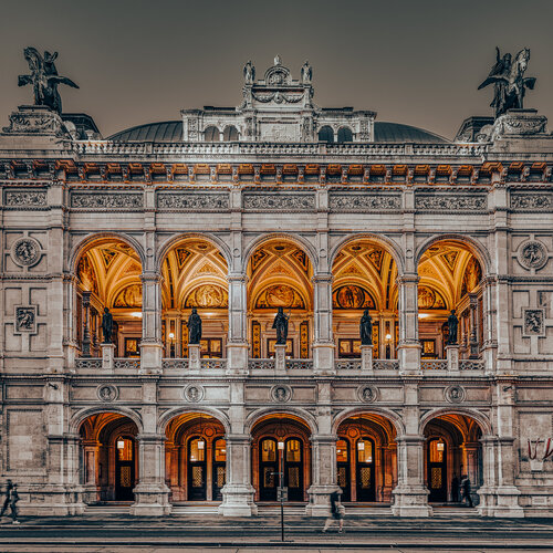 opera night par Igor Vitomirov, Photographie en vente sur Singulart