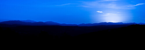 moon rise par Igor Vitomirov, Photographie en vente sur Singulart