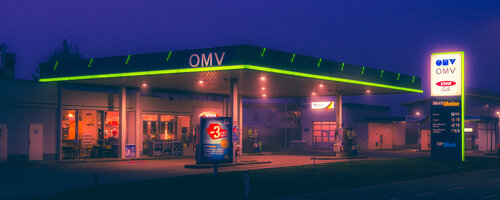 gas station #3 par Igor Vitomirov, Photographie en vente sur Singulart