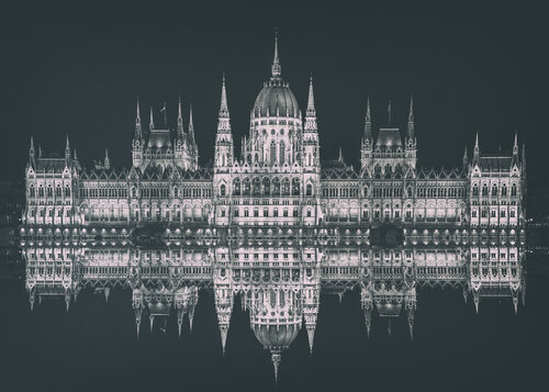 parlament par Igor Vitomirov, Photographie en vente sur Singulart