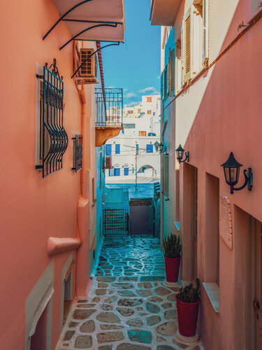 greek streets par Igor Vitomirov, Photographie en vente sur Singulart