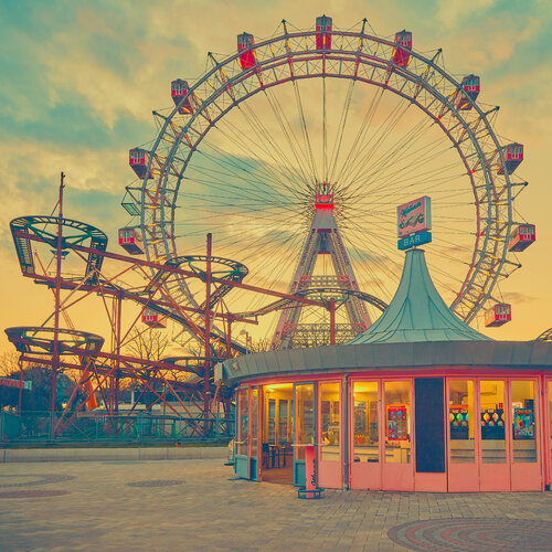 prater wheel par Igor Vitomirov, Photographie en vente sur Singulart