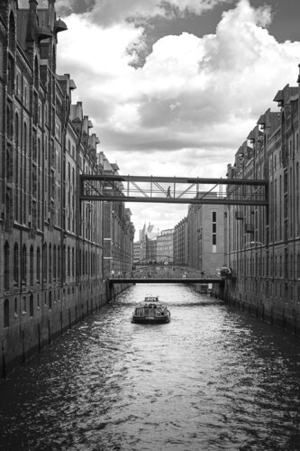 Bridges Of Still Flow di Francisco Prieto Montesdeoca, Fotografia in vendita su Singulart