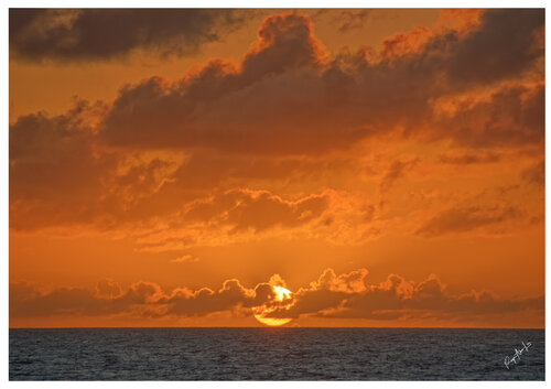 Mid-Atlantic Sun Ball van Roger Alan Lee, Fotografie te koop op Singulart