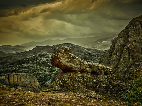 Rocky Valley I di Nencho Balkanski, Fotografia in vendita su Singulart
