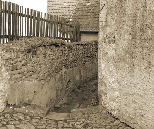 Krumme Gasse par Marcel van Beek, Photographie en vente sur Singulart